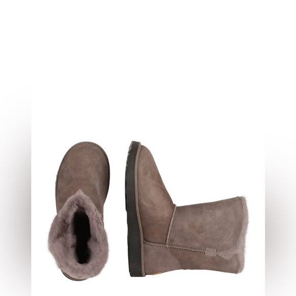 Ugg Women's Classic Cuff Short Boot | Color: Stormy Grey | Size 9.5 - Picture 2 of 7